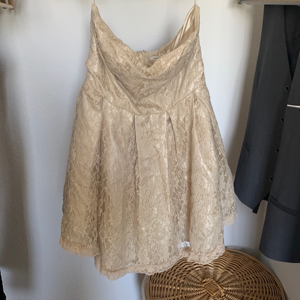 Champlain strapless dress M Preowned double lined padding/chest support/coverage